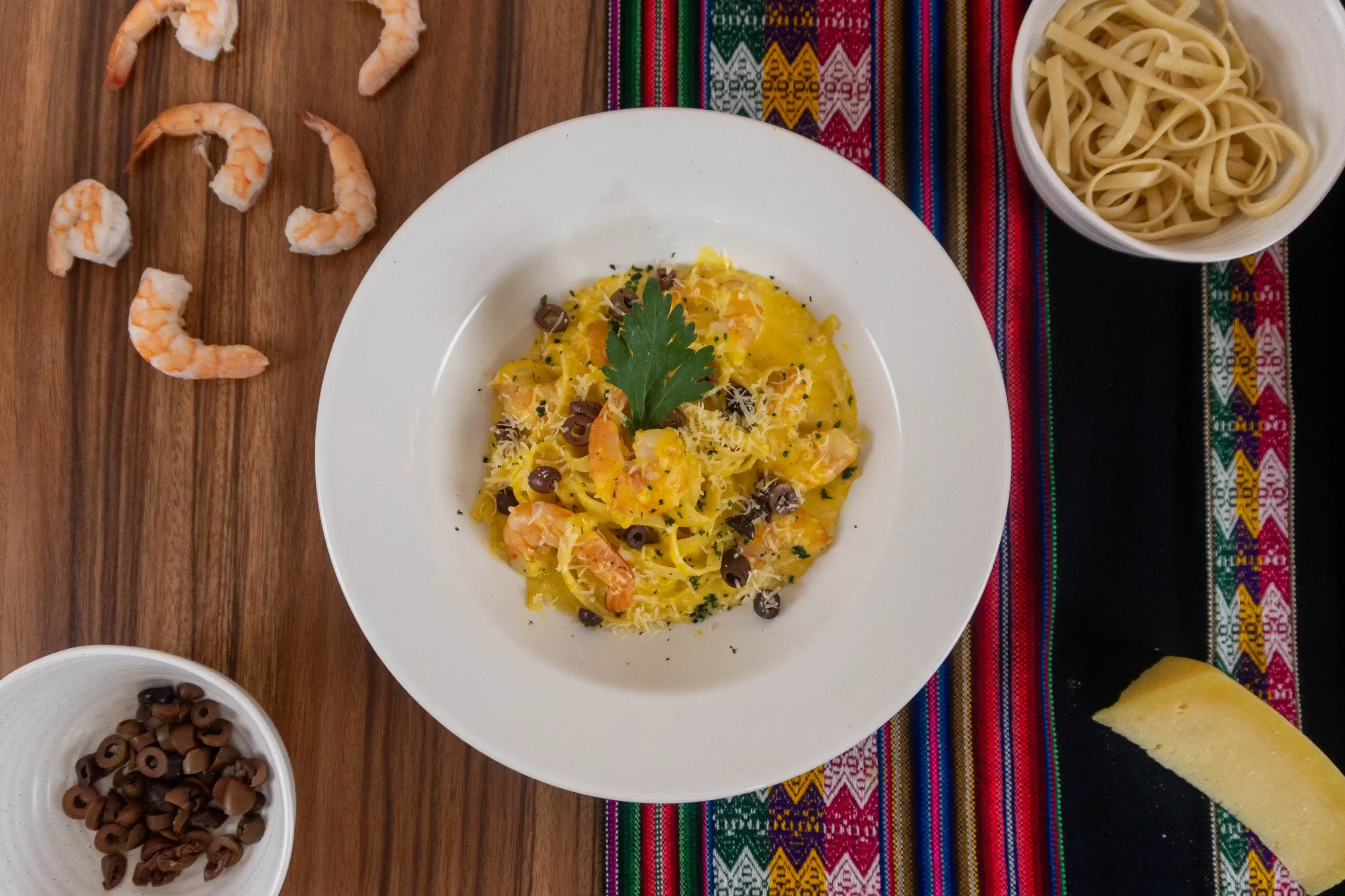 Fettuccine con Camarones en Salsa Huancaína